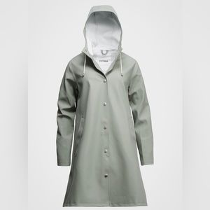 STUTTERHEIM Stockholm Women Raincoat
Khaki green - XS